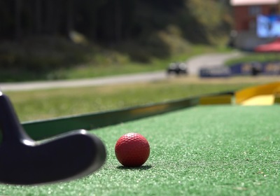 4 Design Challenges to Conquer with Skilled Mini-Golf Contractors